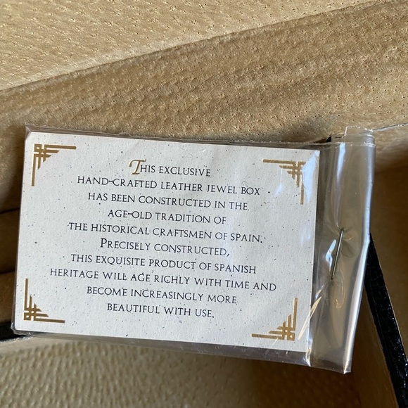 Handcrafted Leather Jewel Box with lock and key made in Spain for Neiman… - Picture 4 of 16